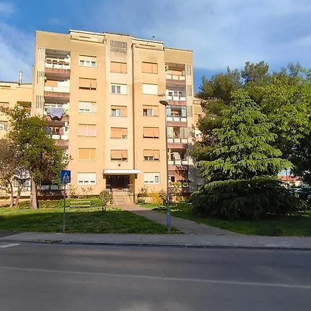 Zora Apartment