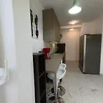 شقة Zora